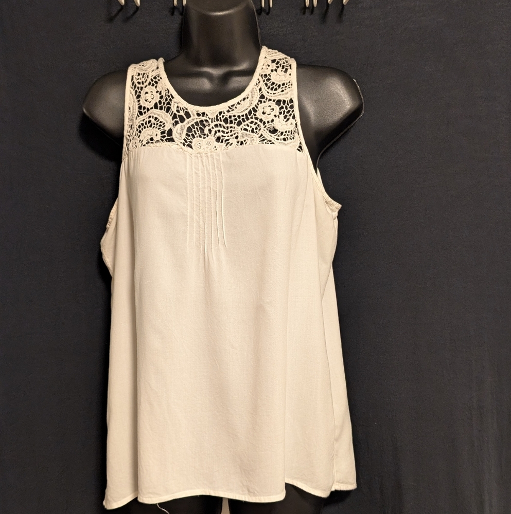 Red Camel White Sleeveless Macreme Medium Cami Top